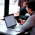 Face à la Covid-19, des employés ont adopté le télétravail. De ce fait, les opérations telles que la téléprospection se sont diversifiées.