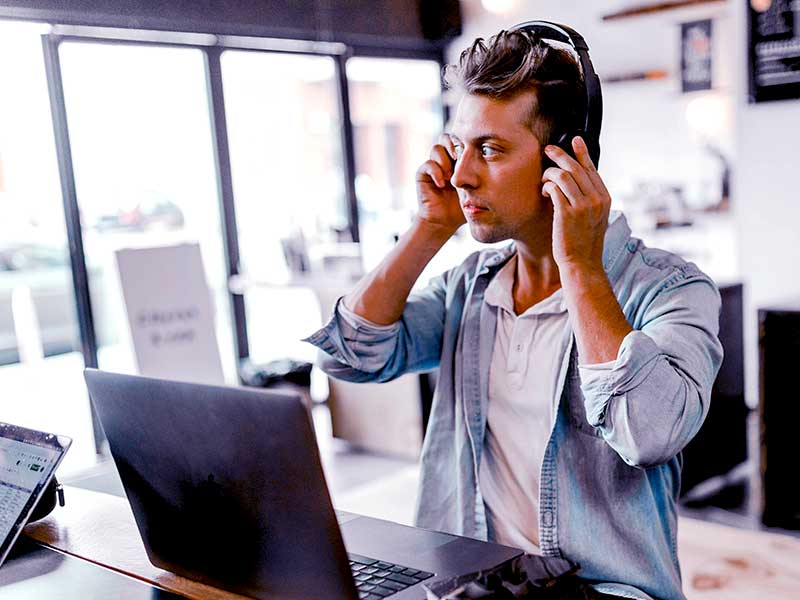 Via une enquête téléphonique, une firme peut connaître le ressenti des clients et grâce aux données récoltées, elle pourra améliorer sa stratégie marketing.
